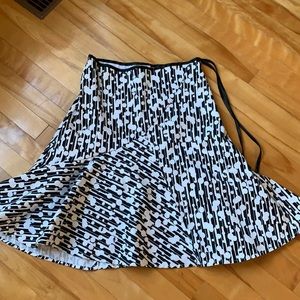 R&W Black and White Skirt size 6